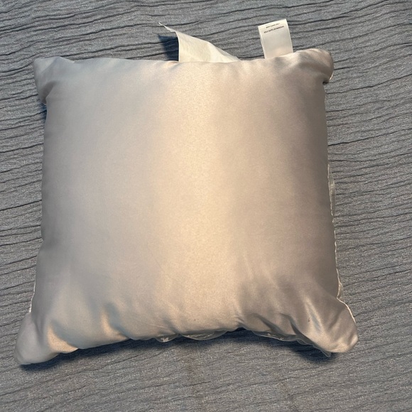 2 Decorative pillows - Picture 3 of 9